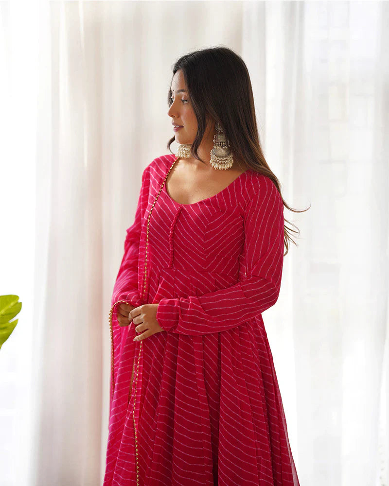 RANI PINK COLOR LAHERIYA PRINT GEORGETTE THREE PIECE ANARKALI SUIT