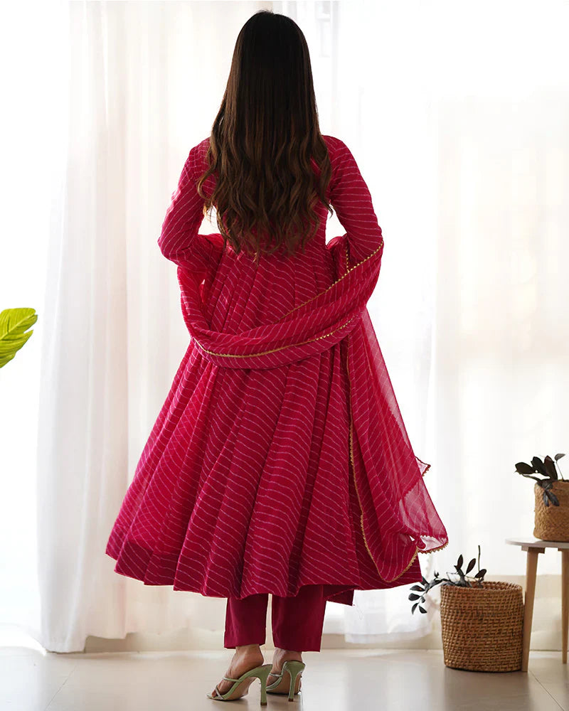 RANI PINK COLOR LAHERIYA PRINT GEORGETTE THREE PIECE ANARKALI SUIT