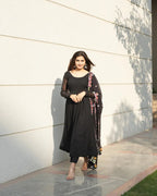 GEORGETTE BLACK COLOUR BACKLESS ANARKALI THREE PIECE SUIT