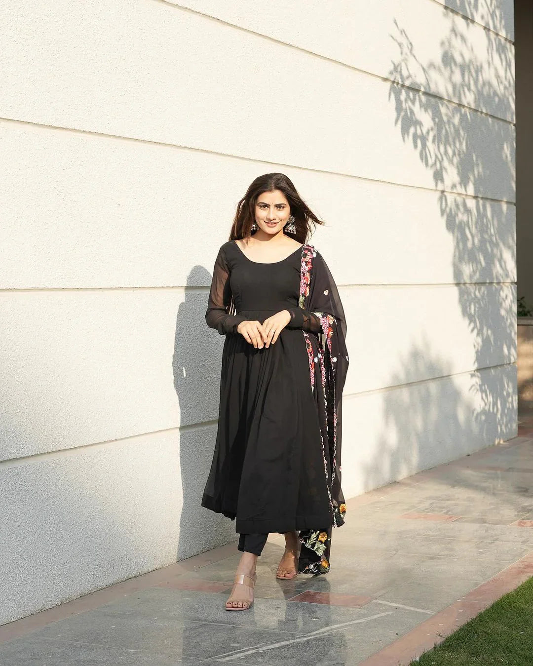 GEORGETTE BLACK COLOUR BACKLESS ANARKALI THREE PIECE SUIT