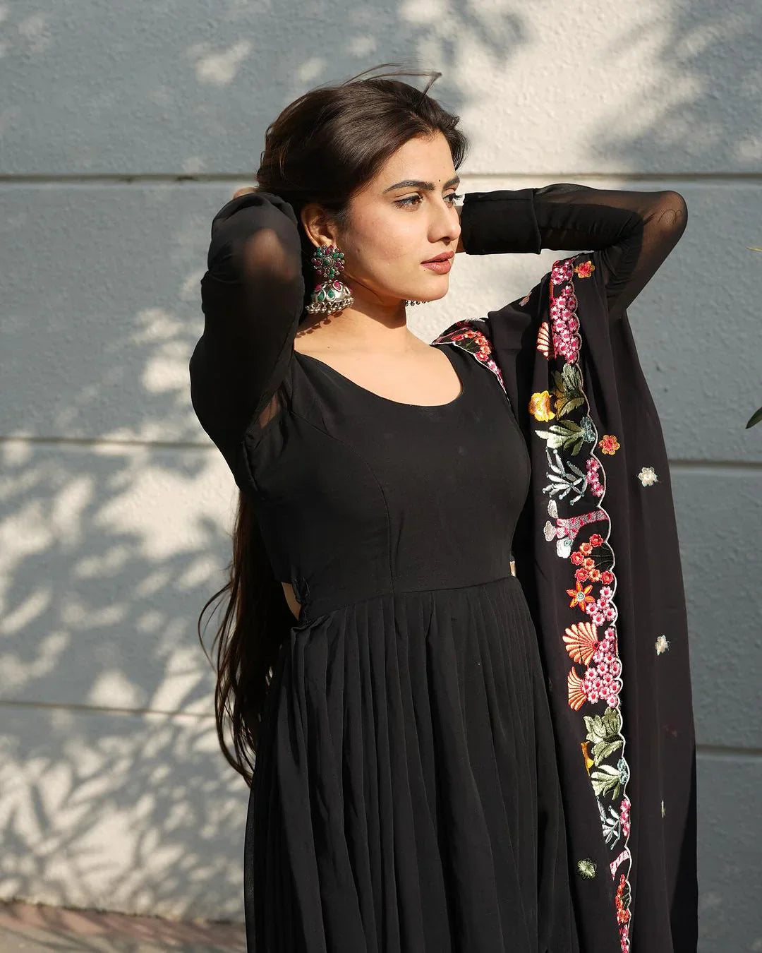 GEORGETTE BLACK COLOUR BACKLESS ANARKALI THREE PIECE SUIT