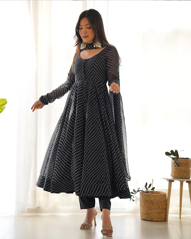 BLACK COLOR LAHERIYA PRINT GEORGETTE THREE PIECE ANARKALI SUIT