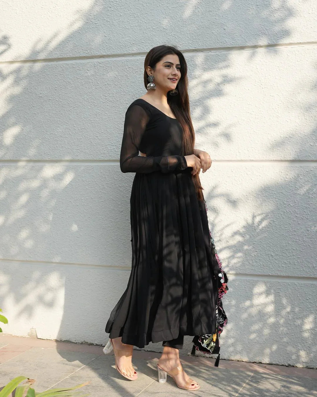 GEORGETTE BLACK COLOUR BACKLESS ANARKALI THREE PIECE SUIT