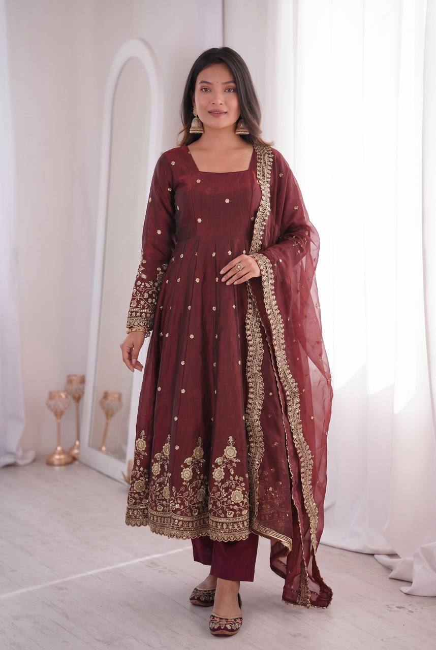 TRENDING EMBROIDERED DESIGNER ANARKALI SUIT SET