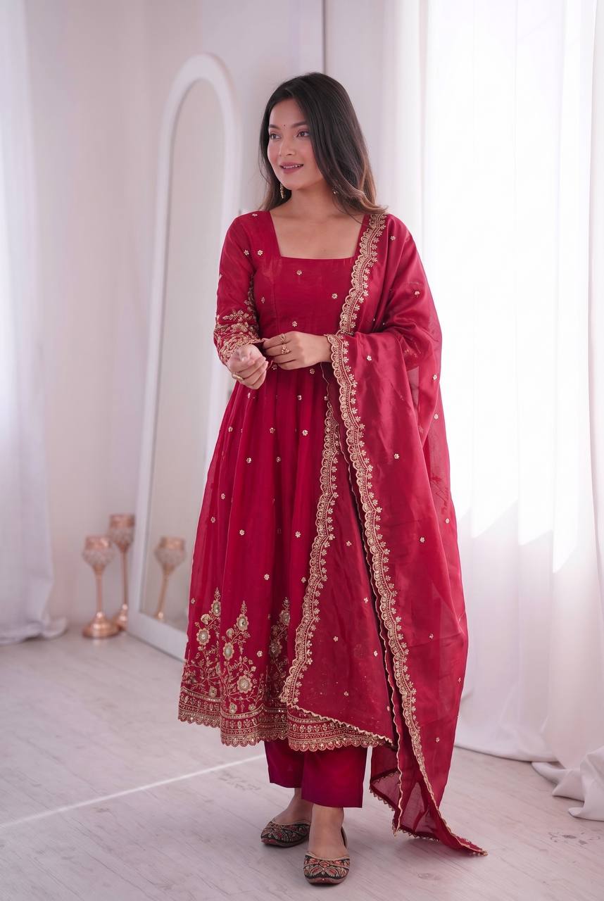 TRENDING EMBROIDERED DESIGNER ANARKALI SUIT SET