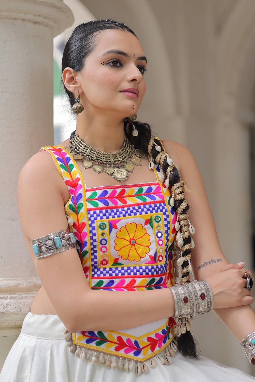 WHITE KUTCHI MIRROR EMBROIDERED SHELL TASSEL BLOUSE