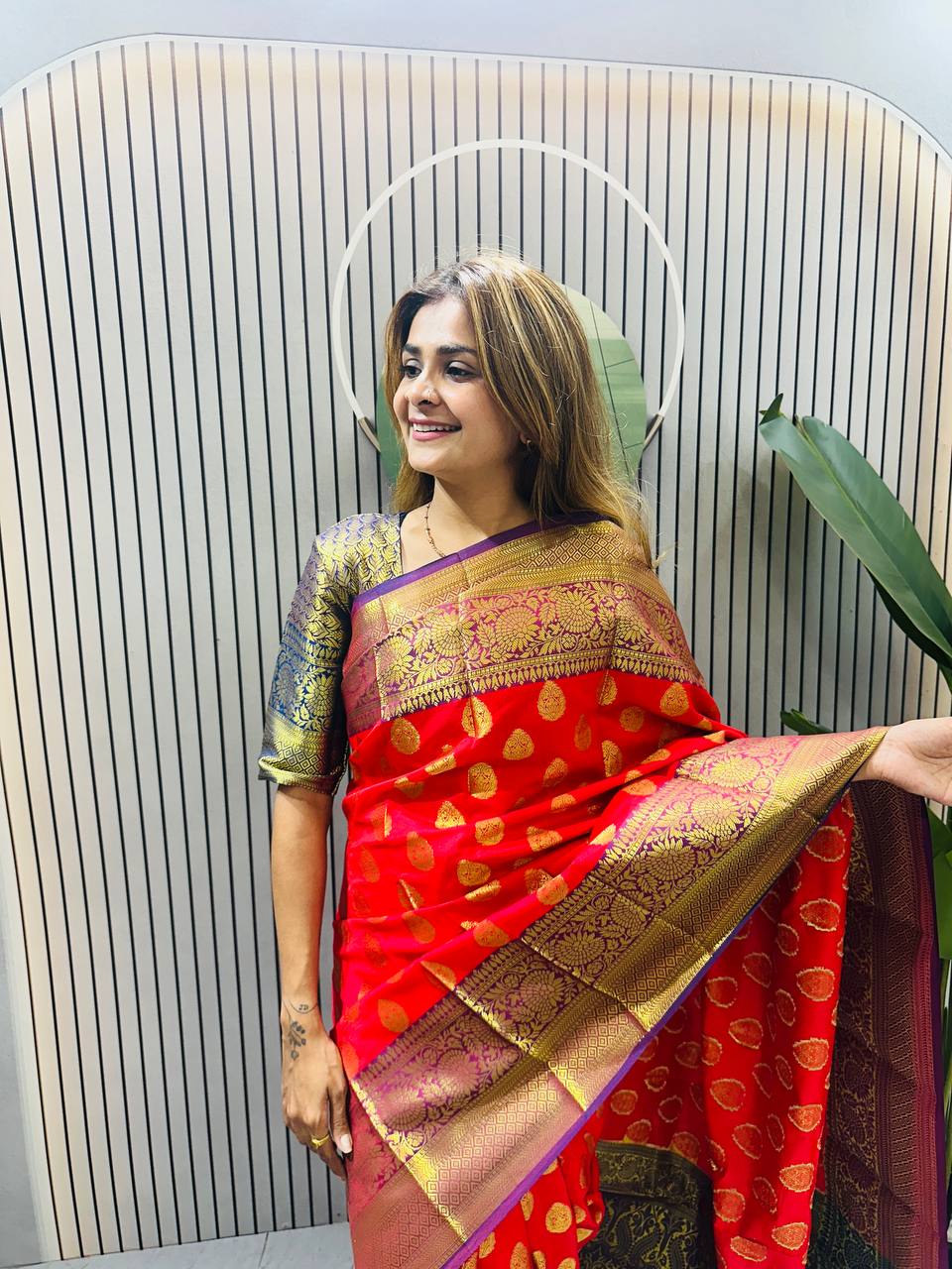 TRENDING JEQUARD ZIP & GO SAREE