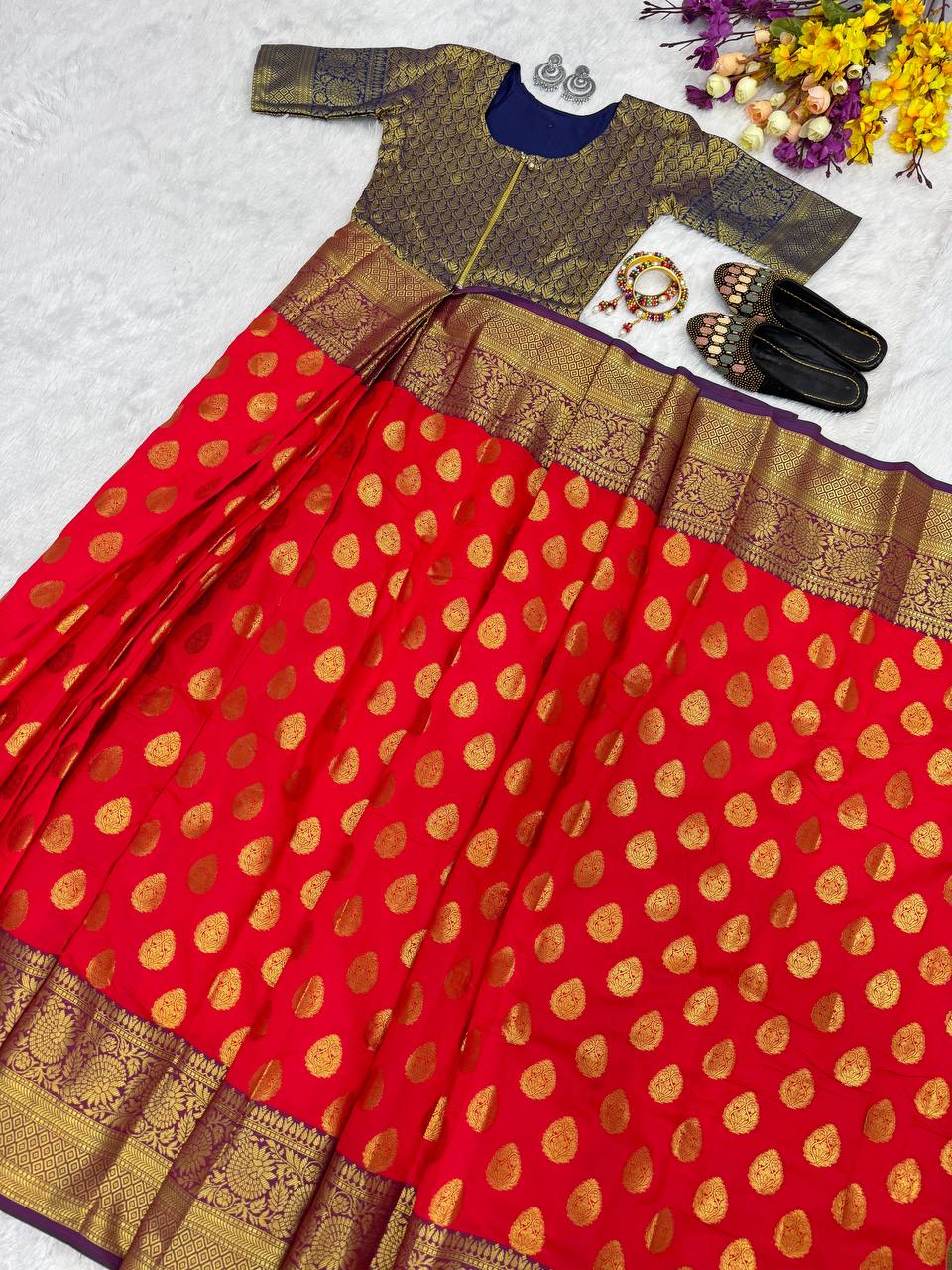 TRENDING JEQUARD ZIP & GO SAREE