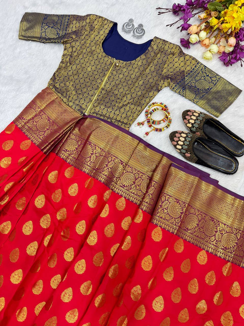 TRENDING JEQUARD ZIP & GO SAREE