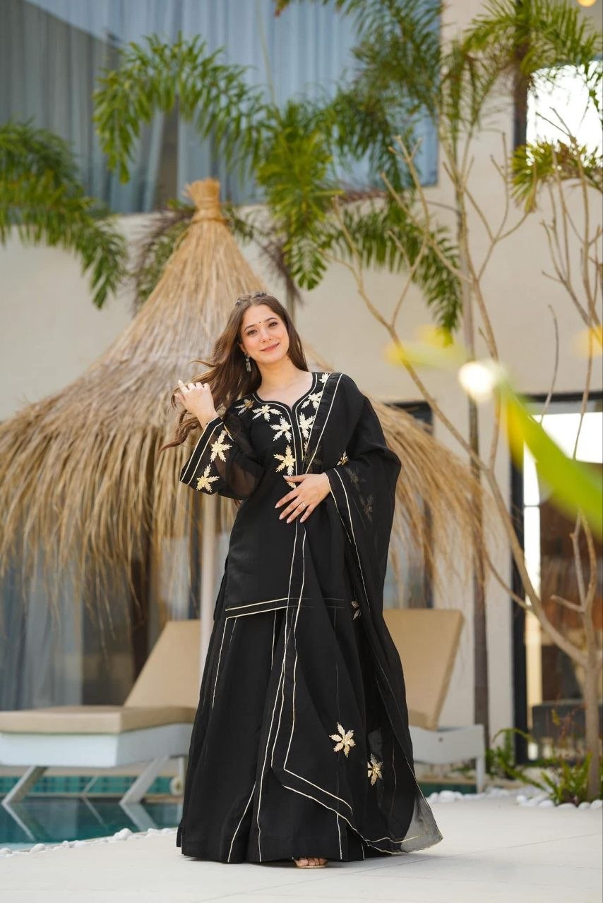 BLACK COLOR HEAVENLY CHARKHI GOTA KURTA SET