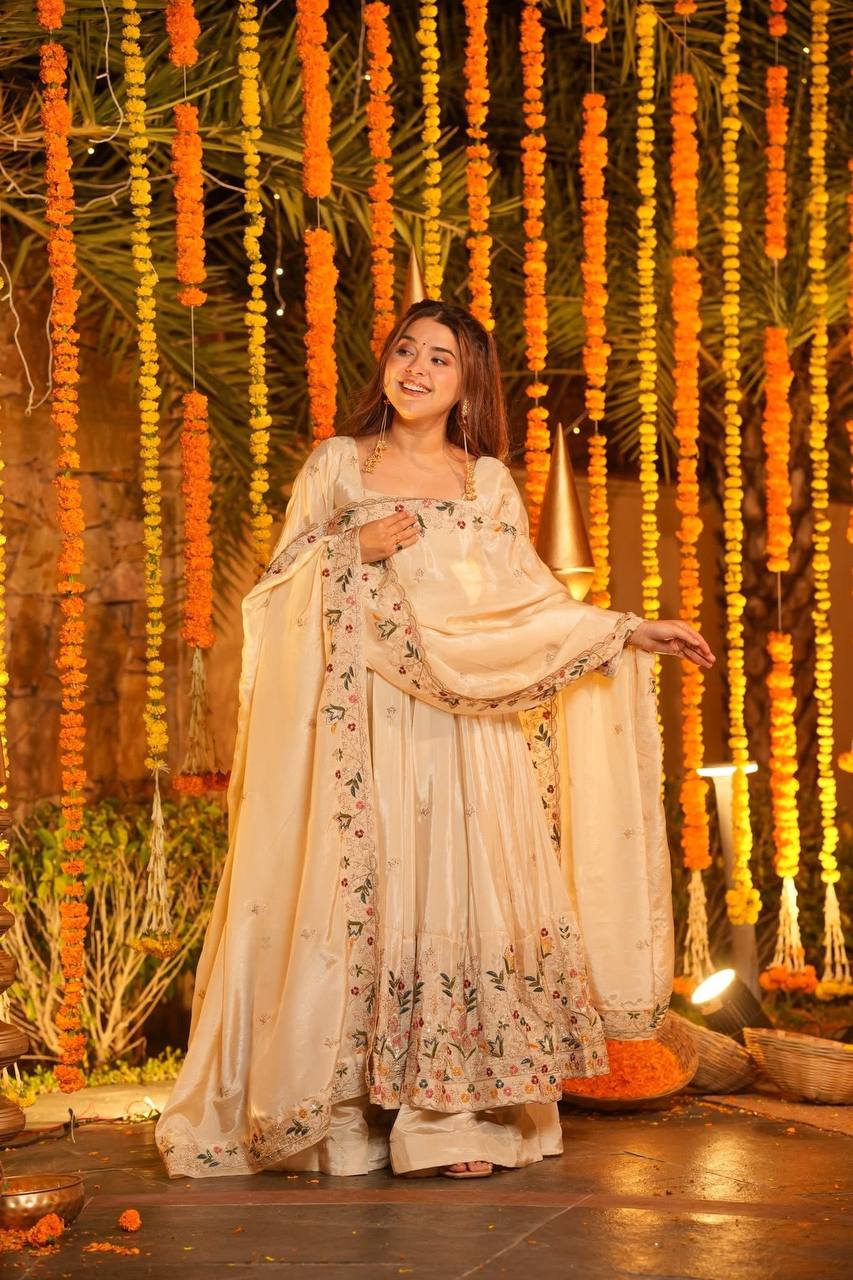 OFF WHITE MASTANI FLORAL ANARKALI SUIT SET OF 3