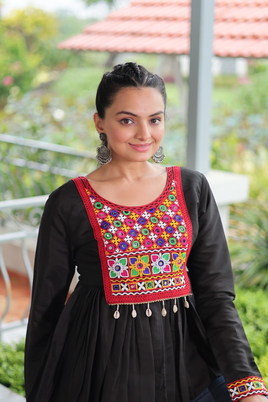 BLACK COLOR ROMAN SILK BASE GAMTHI WORK KEDIYA FOR NAVRATRI