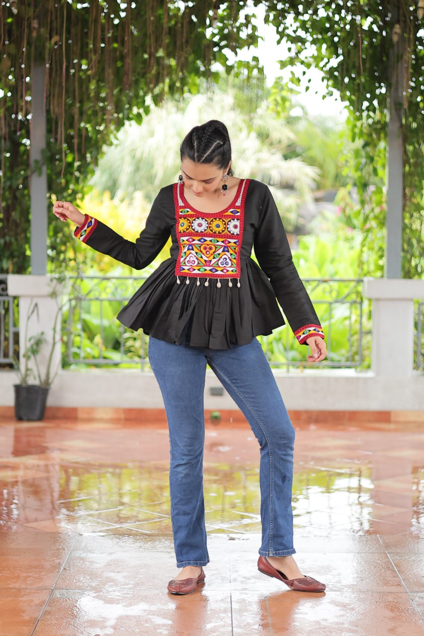 BLACK COLOR ROMAN SILK BASE GAMTHI WORK NAVRATRI KEDIYA