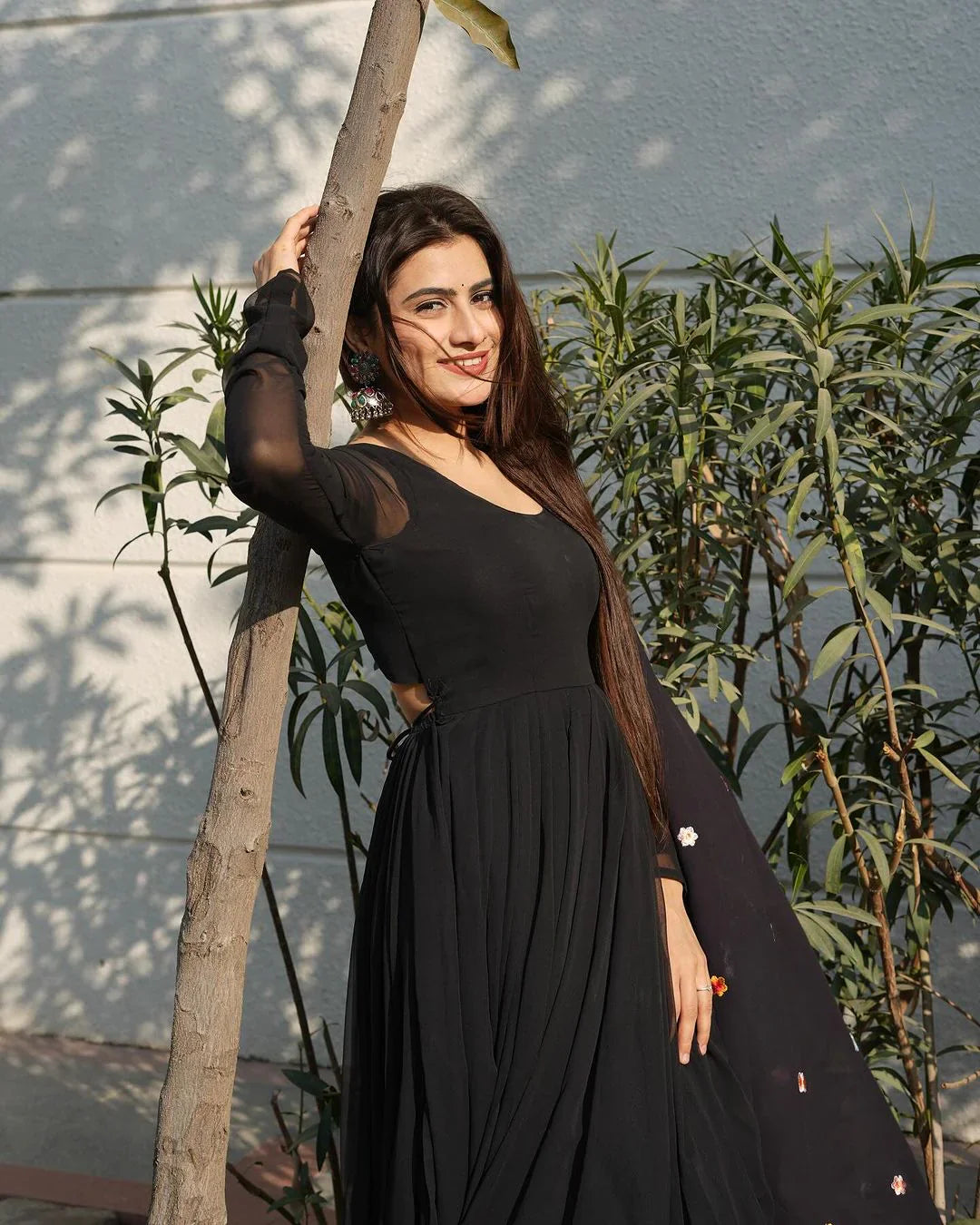 GEORGETTE BLACK COLOUR BACKLESS ANARKALI THREE PIECE SUIT