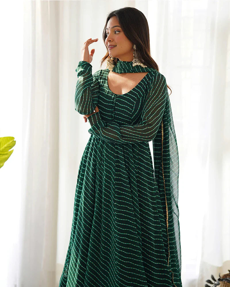 GREEN COLOR LAHERIYA PRINT GEORGETTE THREE PIECE ANARKALI SUIT