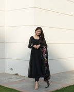 GEORGETTE BLACK COLOUR BACKLESS ANARKALI THREE PIECE SUIT