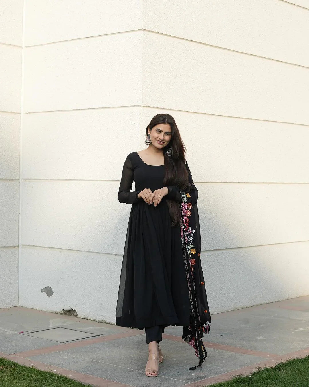 GEORGETTE BLACK COLOUR BACKLESS ANARKALI THREE PIECE SUIT
