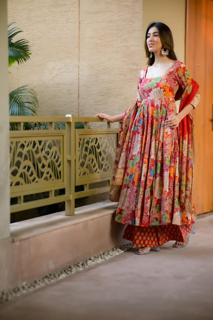 ELEGANT FLORAL MUSLIN SUIT SET WITH FAUX BLOOMING DUPATTA